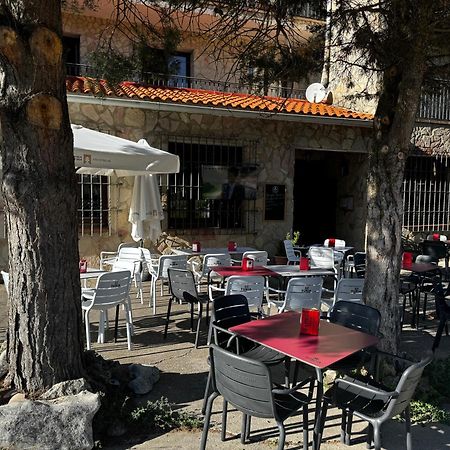 Hotel Restaurante Rio Cuervo Vega del Cadorno Exterior foto