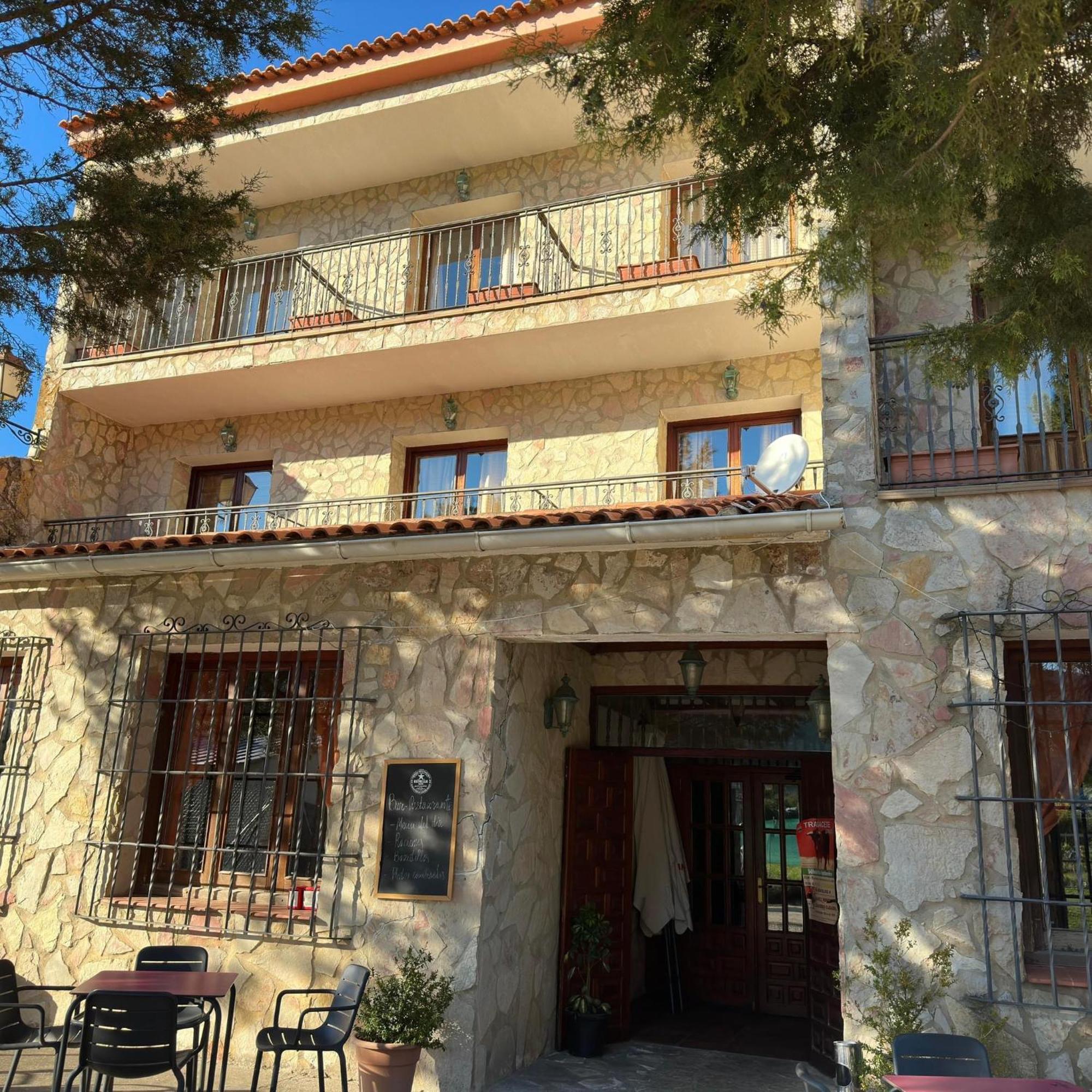 Hotel Restaurante Rio Cuervo Vega del Cadorno Exterior foto