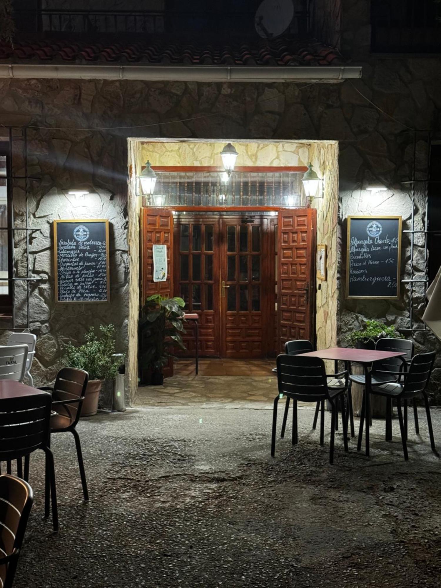 Hotel Restaurante Rio Cuervo Vega del Cadorno Exterior foto