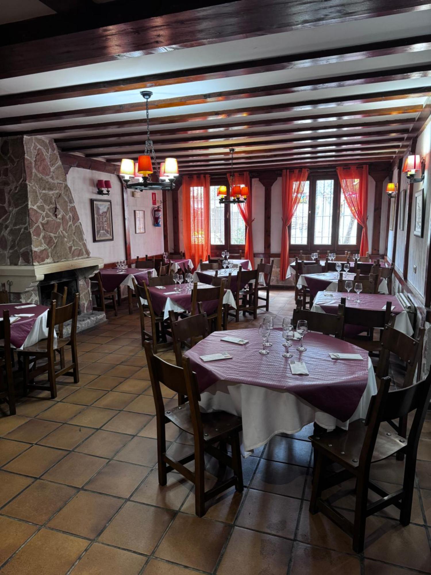 Hotel Restaurante Rio Cuervo Vega del Cadorno Exterior foto