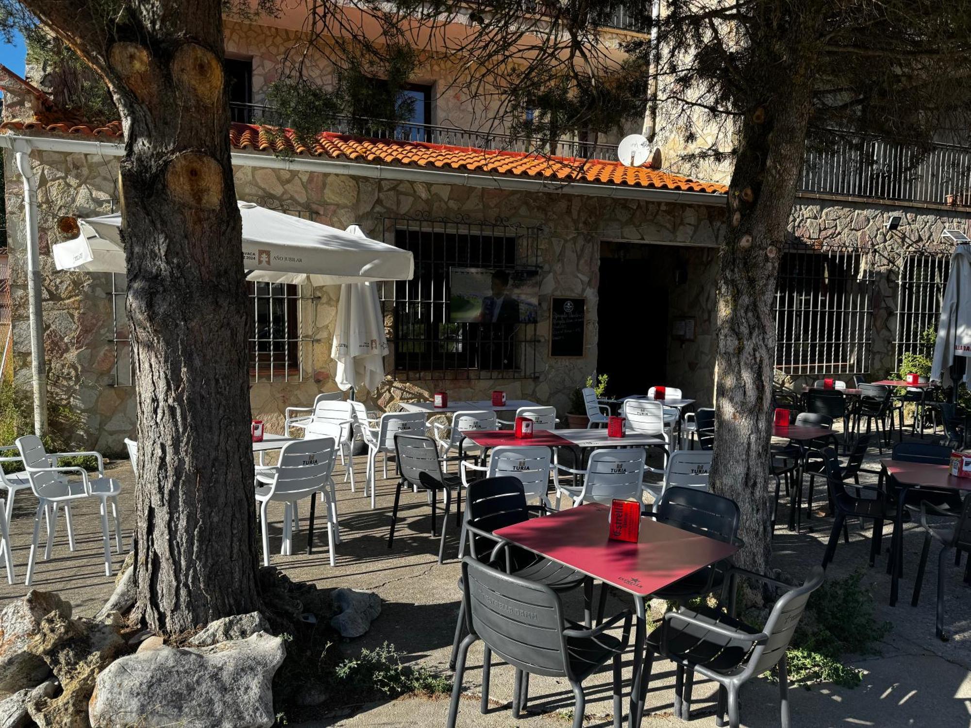 Hotel Restaurante Rio Cuervo Vega del Cadorno Exterior foto