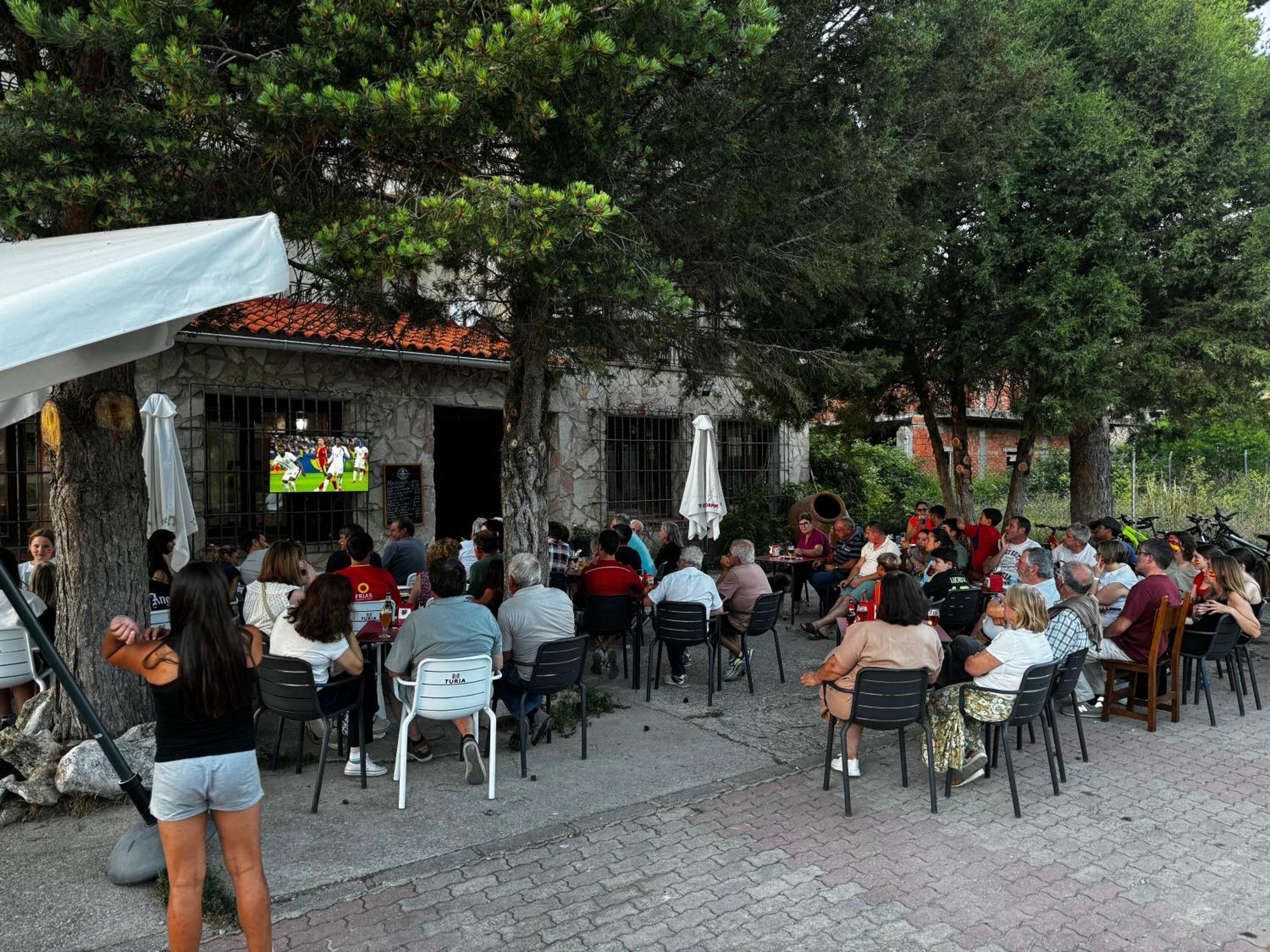 Hotel Restaurante Rio Cuervo Vega del Cadorno Exterior foto